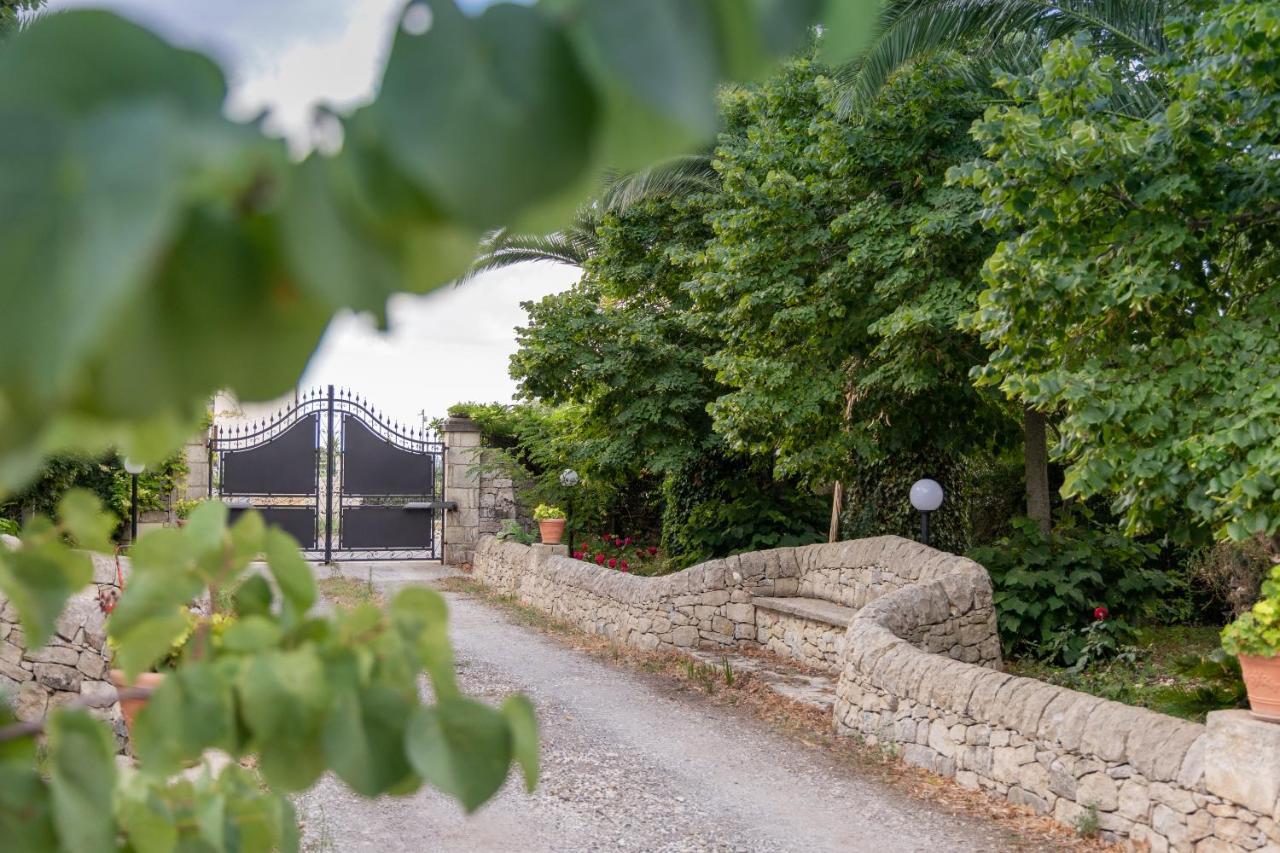 Casale Della Contea Guest House Модика Екстериор снимка