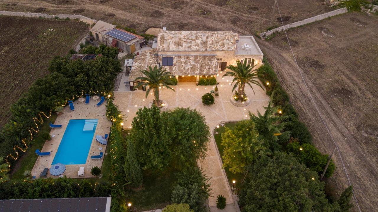 Casale Della Contea Guest House Модика Екстериор снимка