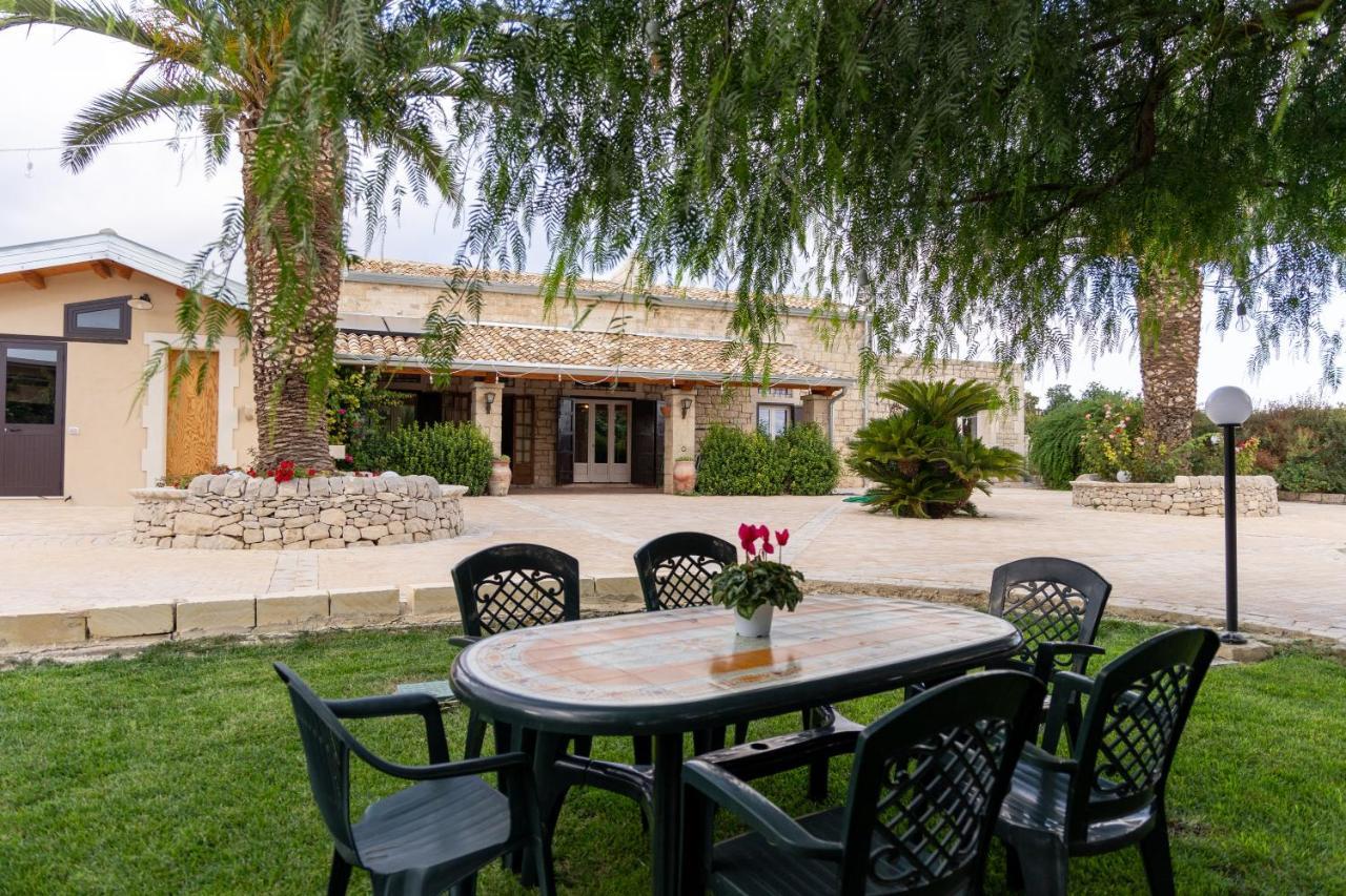 Casale Della Contea Guest House Модика Екстериор снимка