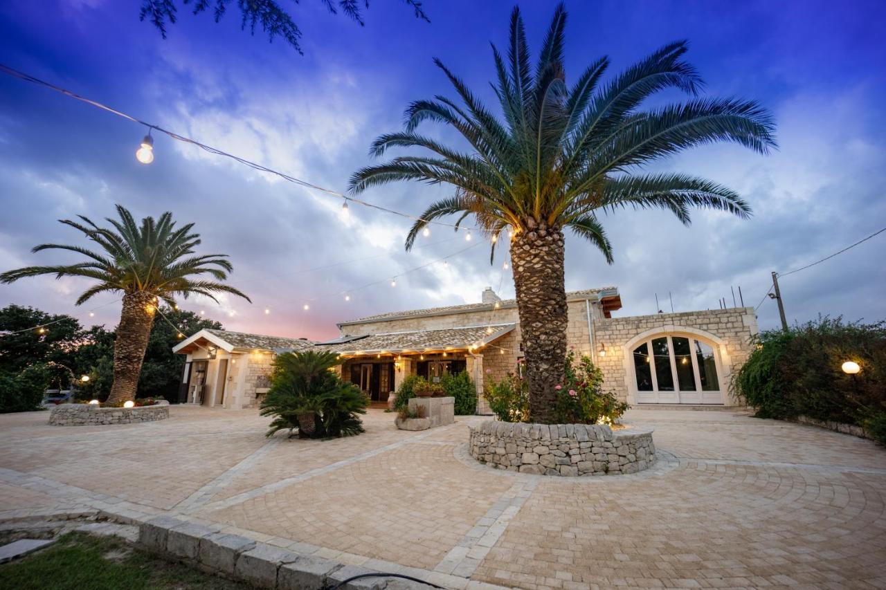 Casale Della Contea Guest House Модика Екстериор снимка