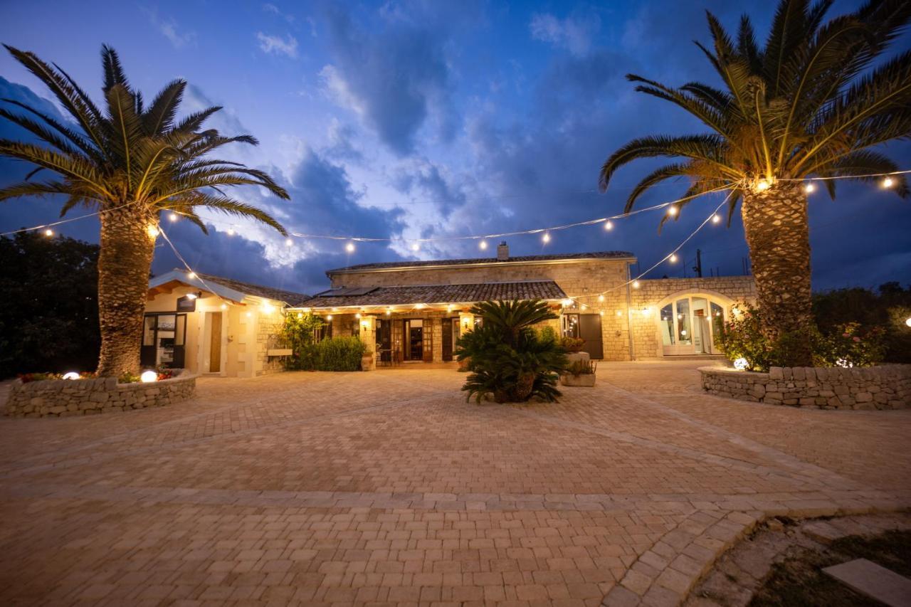 Casale Della Contea Guest House Модика Екстериор снимка