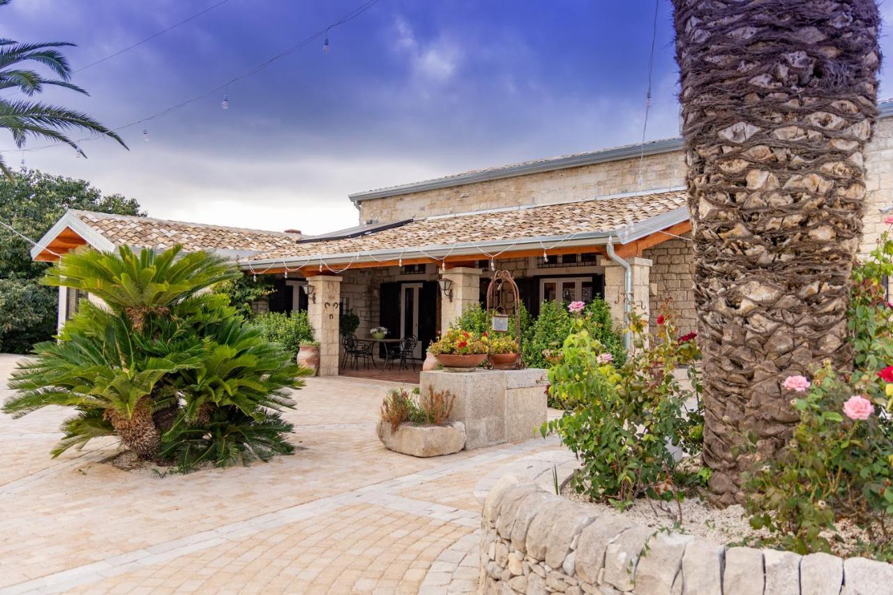 Casale Della Contea Guest House Модика Екстериор снимка