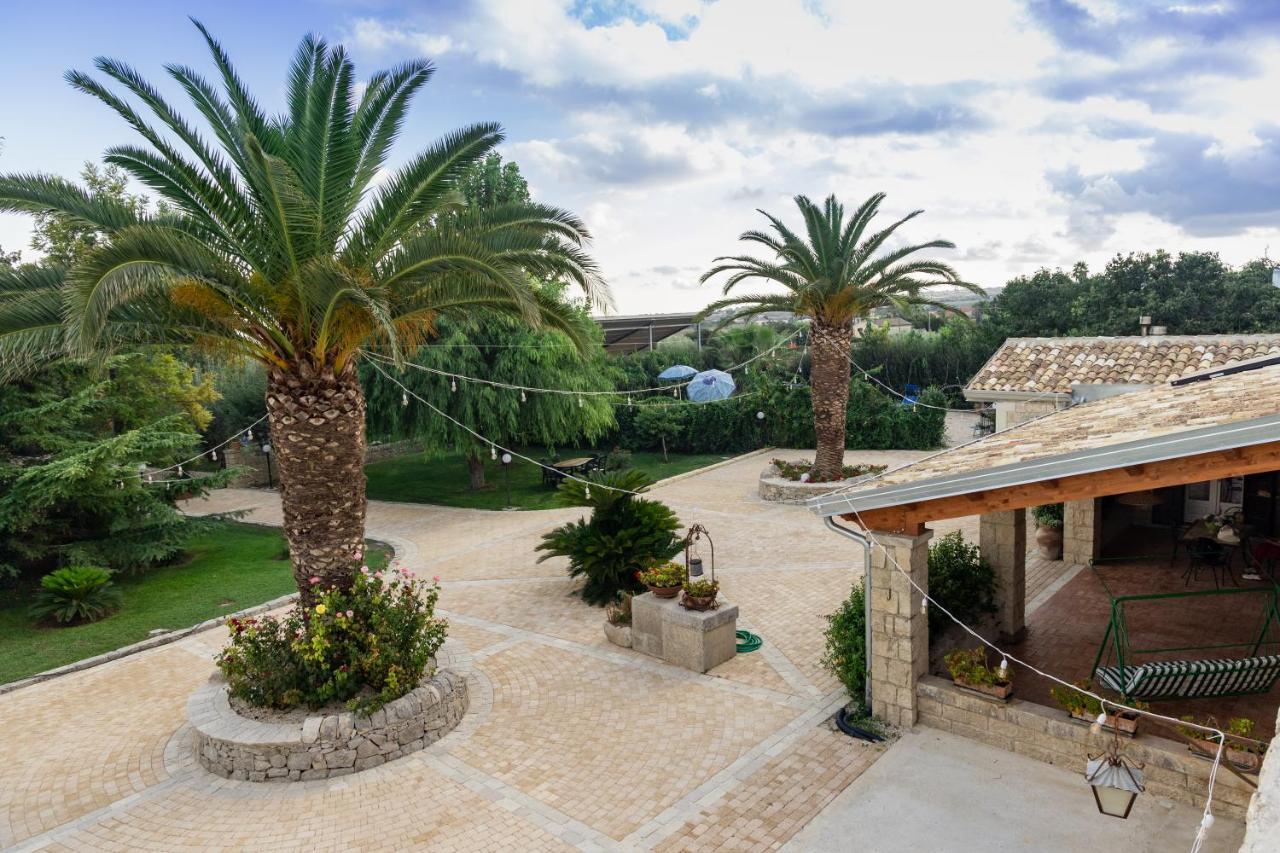 Casale Della Contea Guest House Модика Екстериор снимка
