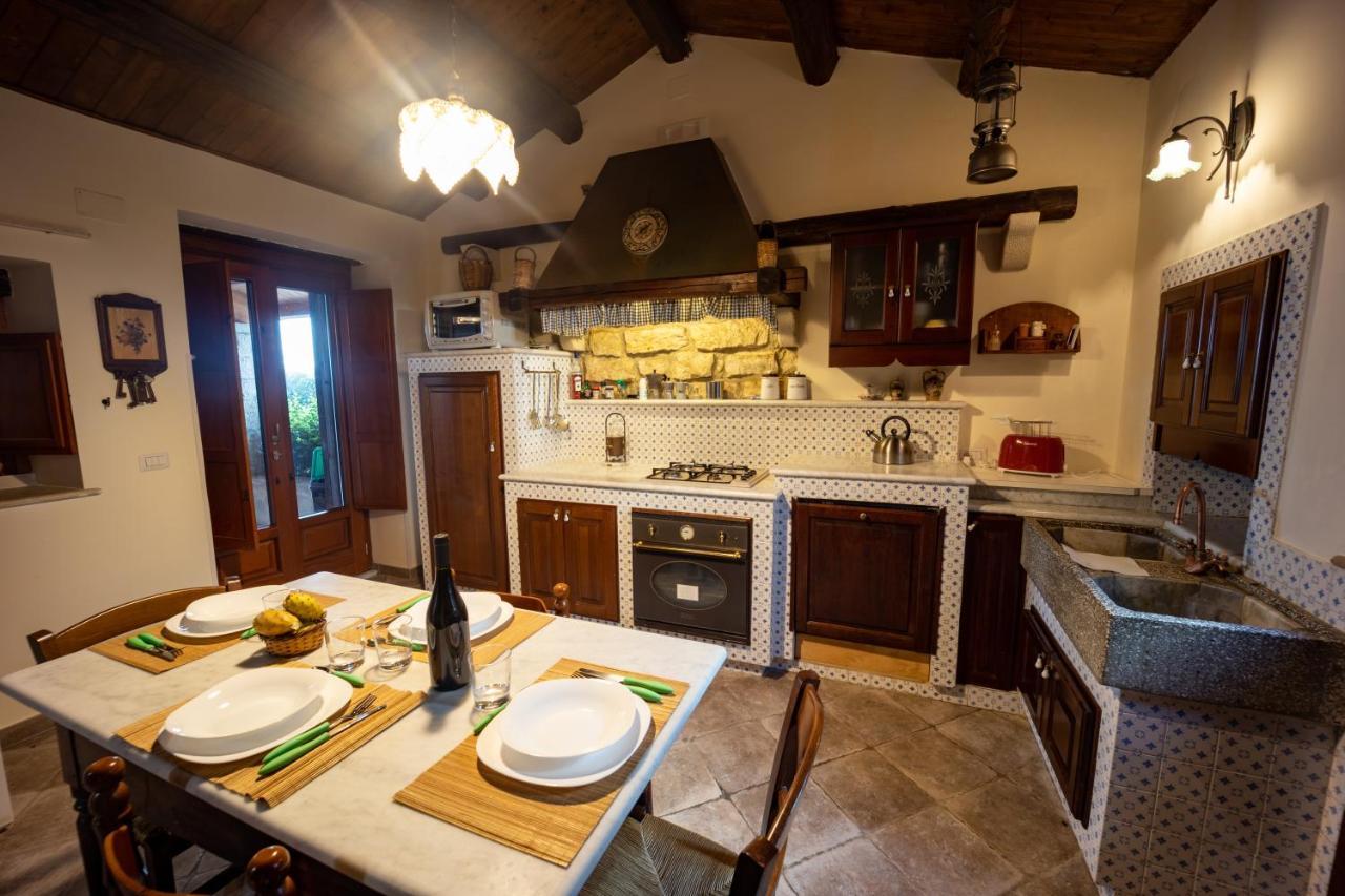 Casale Della Contea Guest House Модика Екстериор снимка