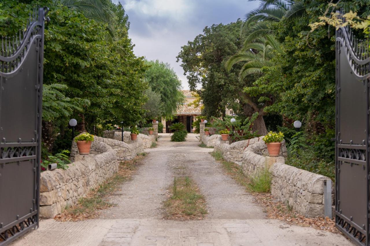 Casale Della Contea Guest House Модика Екстериор снимка
