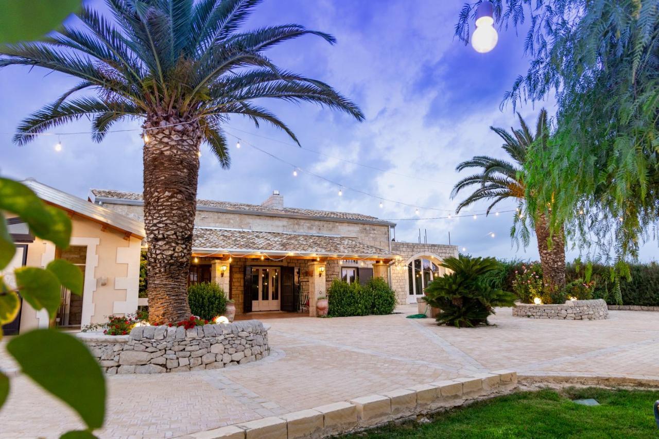 Casale Della Contea Guest House Модика Екстериор снимка